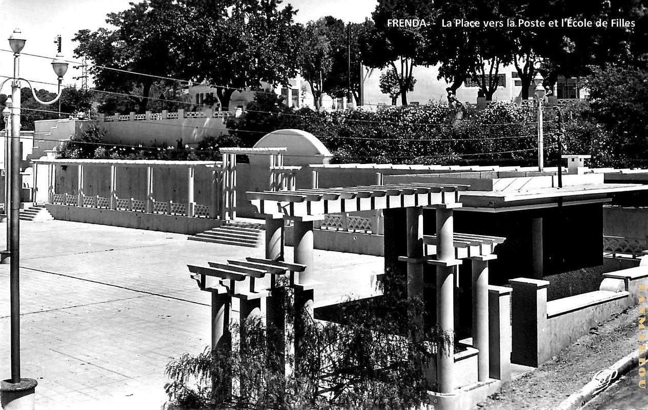 Frenda - Place vers Poste et Ecole de Filles.jpg